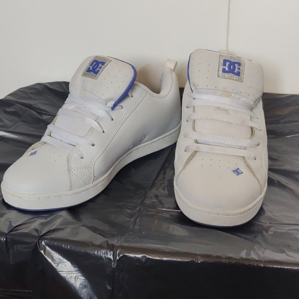 DC skater shoes